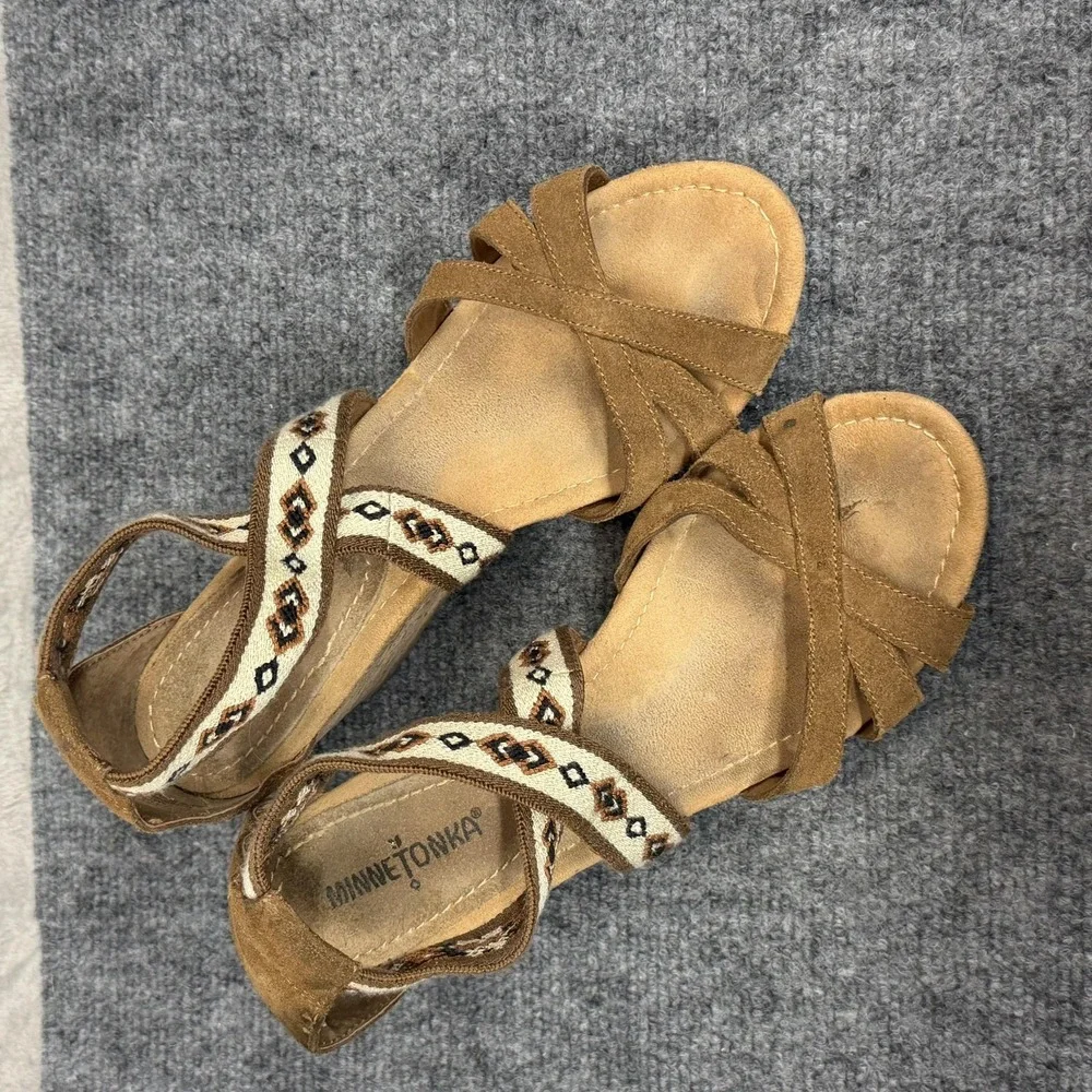 Minnetonka Wedge Sandals Womens Size 10 Brown Leather Embroidered Straps‎ Cork